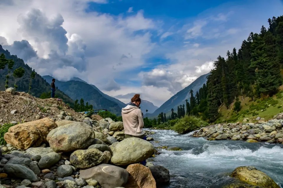 Kashmir Family Escape